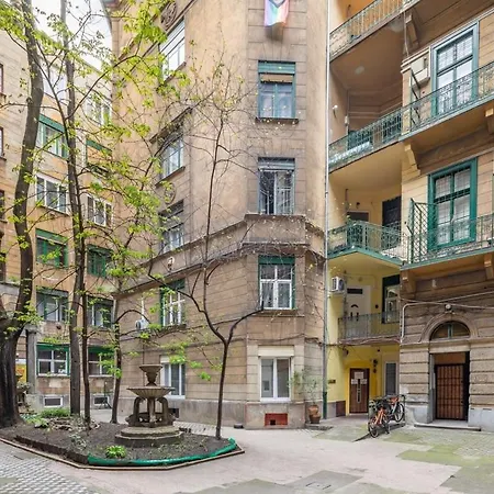 - New - Quiet And Comfy Budapest